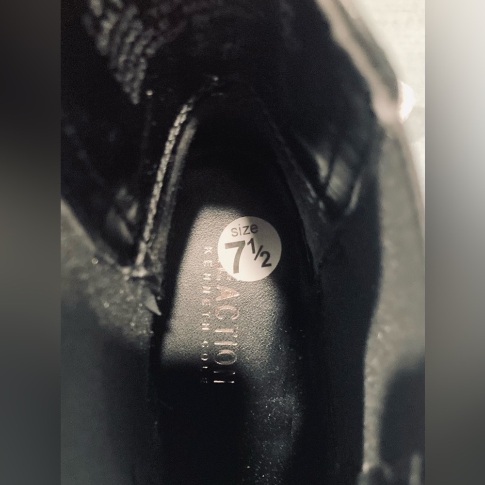 NEW Kenneth Cole Reaction Salt Chelsea Black Leather Ankle Bootie Women’s 7.5 - Picture 11 of 11